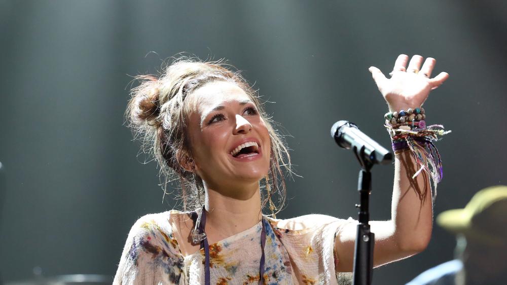 Lauren Daigle testemunha que compor canções a curou da ansiedade e depressão