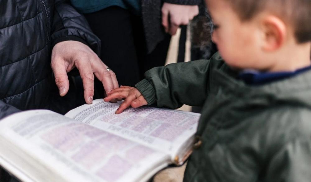 Coreia do Norte condena criança de 2 anos à prisão perpétua após pais serem pegos com Bíblia