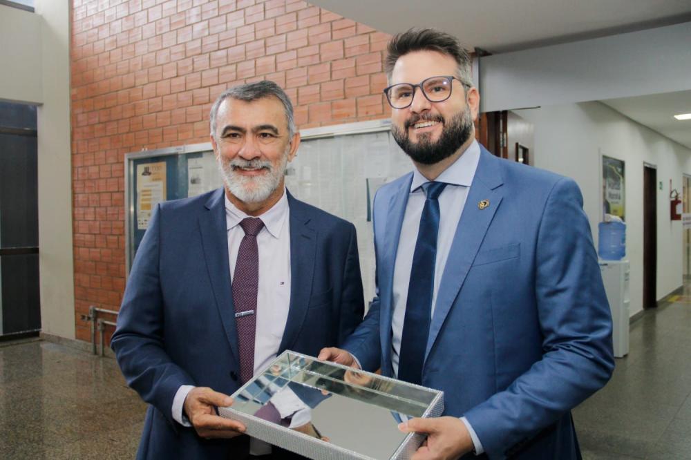 Deputado Mantoan apoia exposição de trabalhos manuais feitos por idosos