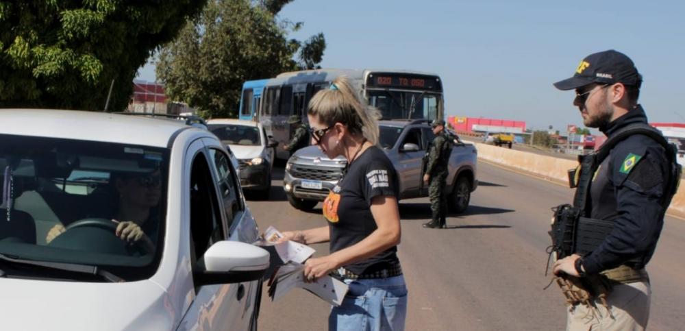 Projeto Foco no Fogo realiza blitz educativa para alertar motoristas sobre os riscos das queimadas