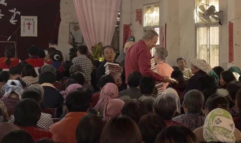 “Há vigilância por toda parte, mas ainda distribuímos Bíblias”, diz missionário na China