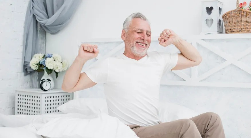 Cientistas revelam os motivos de acordar mais cedo no processo do envelhecimento 