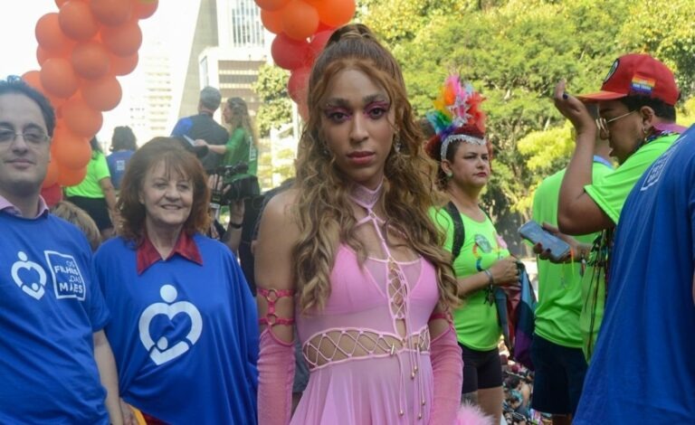 Deputada do PSOL quer travesti na Presidência do Brasil