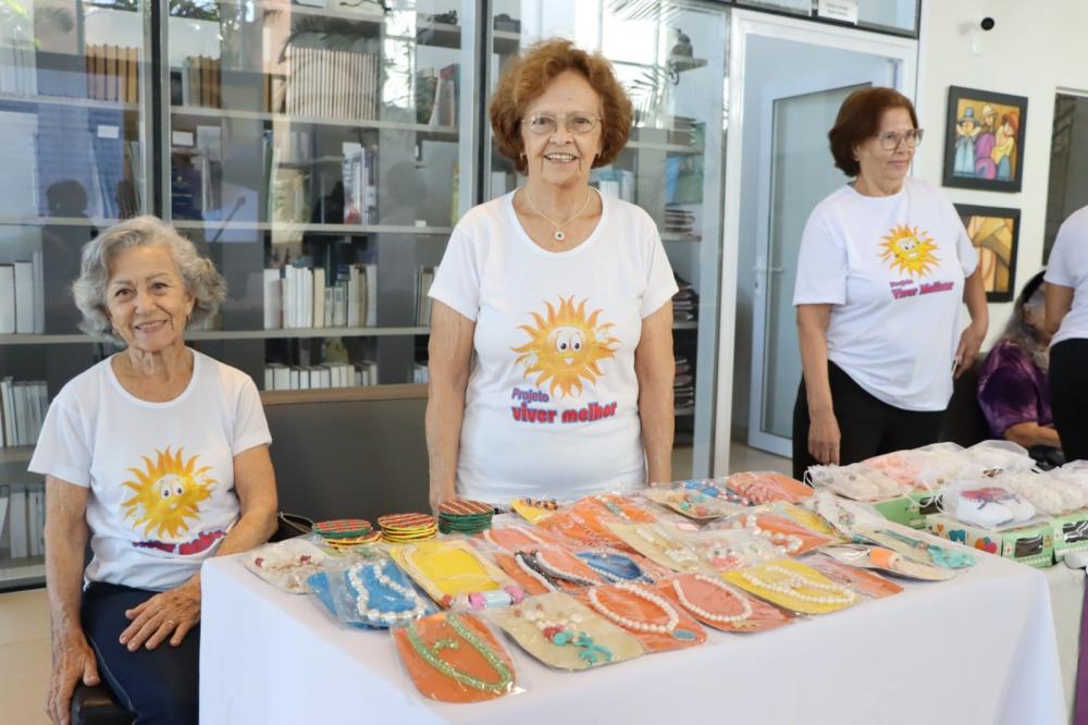 Câmara de Palmas realiza exposição com trabalhos artesanais de idosos do Projeto Viver Melhor