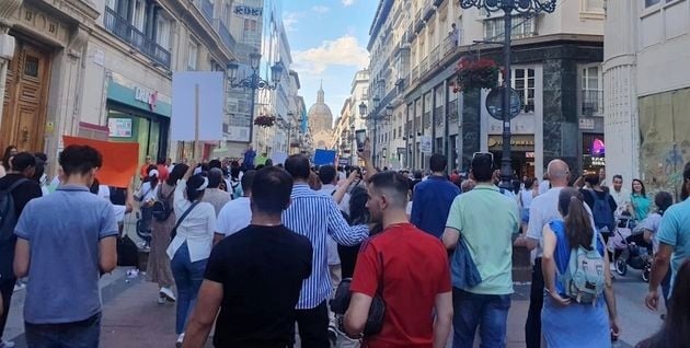Evangélicos em Zaragoza se reúnem para orar pela Espanha. (Foto: España Oramos Por ti).