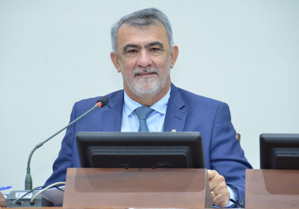 Deputado Amélio Cayres apresenta PL para criação do Programa Cultura Literária