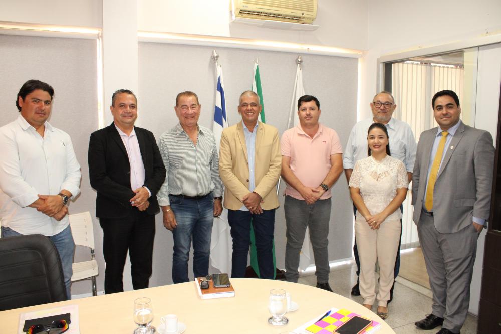 Governo do Tocantins se reúne com empresários que projetam investir no ramo da agroindústria no Estado