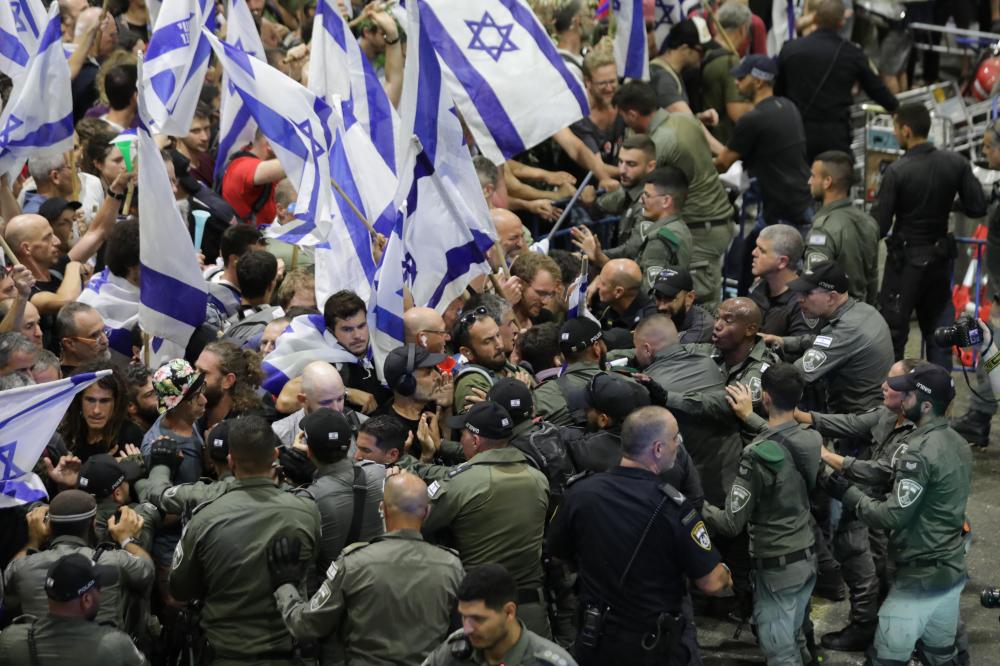 Israel aprova lei que limita poderes da Suprema Corte do país