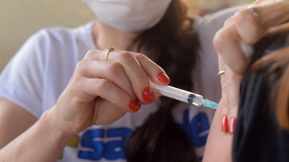 Feira do Aureny I recebe equipes de vacinação contra covid-19 e influenza neste final de semana