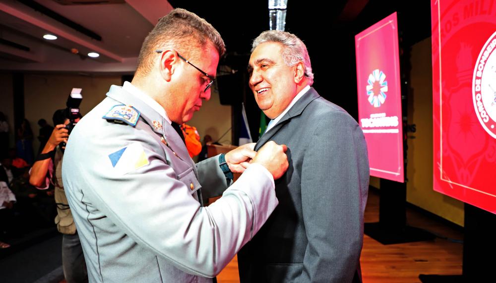 Vice-governador Laurez Moreira é homenageado com comenda da Ordem do Mérito Imperador Dom Pedro II