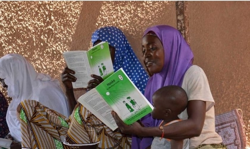 Após projeto de alfabetização no Níger, mais de 3 mil pessoas conseguem ler a Bíblia