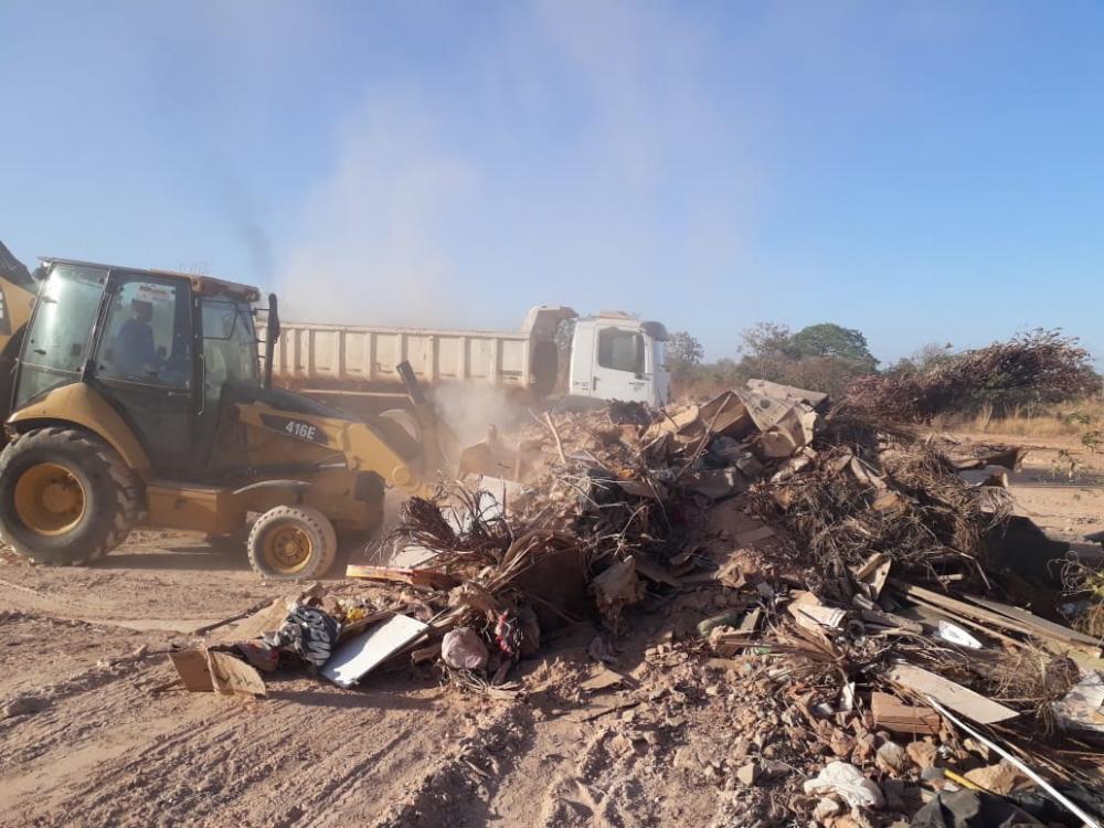 Prefeitura retira mais de 8 mil caminhões de lixo de locais irregulares