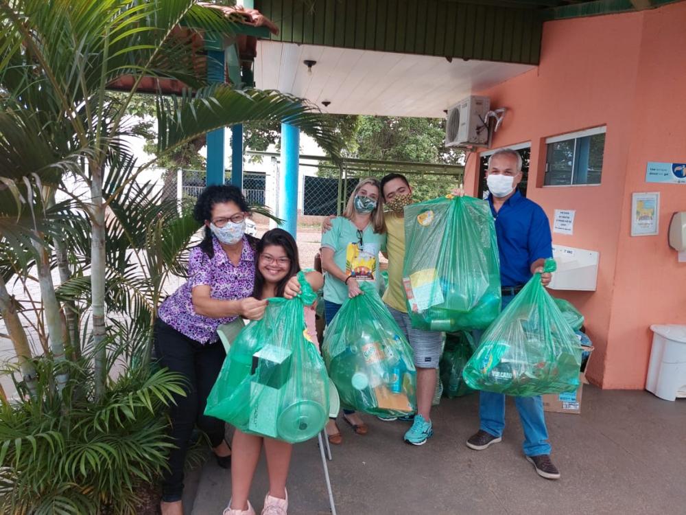 Equipe do projeto Recicla Kids e gestores da ETI Padre Josimo discutem ações para o semestre letivo