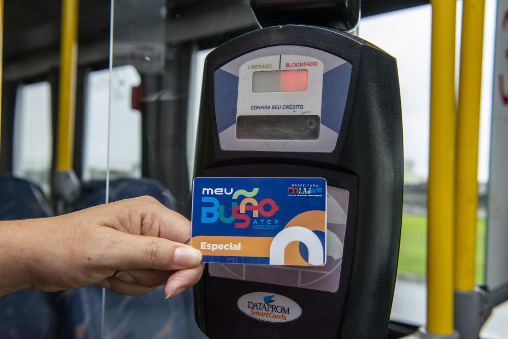 Idosos com mais de 65 anos e aposentados têm direito no transporte público da Capital