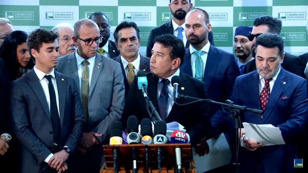 Bancada evangélica se posiciona contra a resolução que favorece legalização da maconha, aborto e redução da idade mínima para mudança de sexo