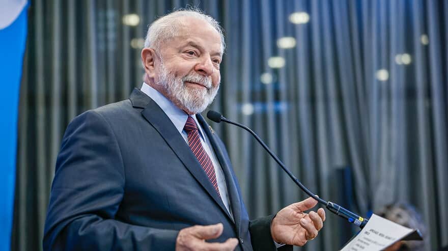 Presidente Lula assina MP para taxar fundos de milionários; cobrança de 15% a 20% sobre rendimentos