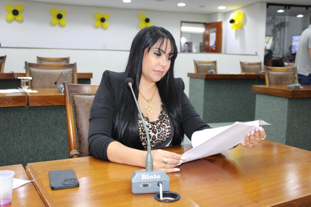 Janad Valcari faz requerimento de curso de defesa pessoal e programa de capacitação empreendedora para mulheres