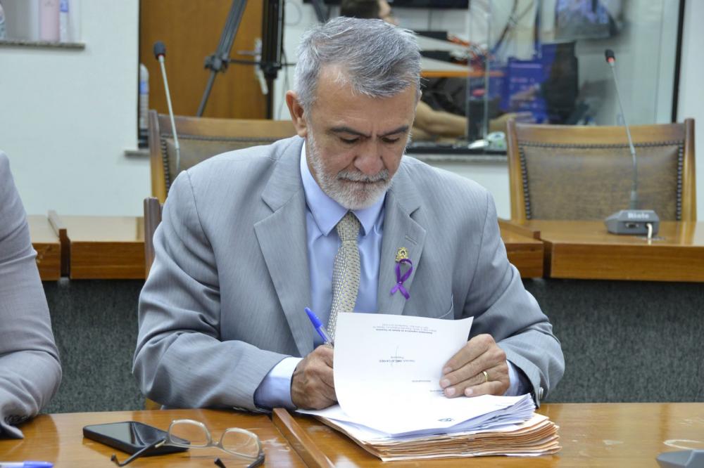 Deputado Amélio Cayres apoia programa de qualidade de vida para servidores da Unirg em Gurupi