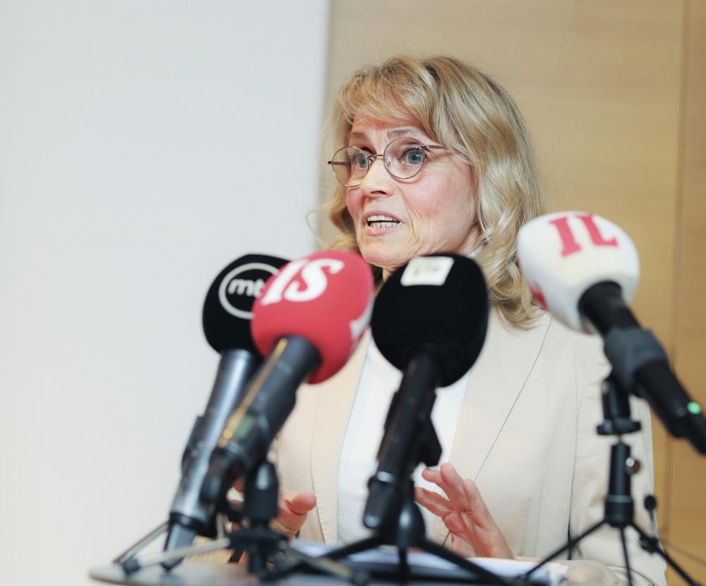 Deputada processada por opiniões baseadas nas Sagradas Escrituras diz que julgamento lembrou “tempos medievais”