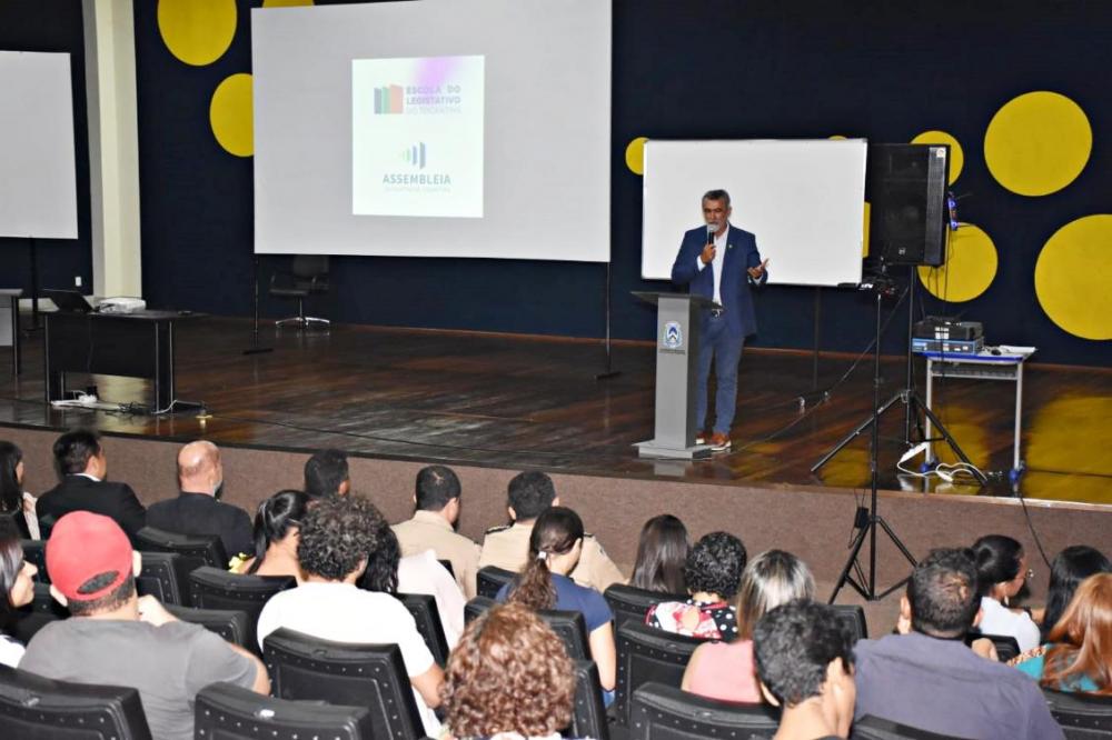 Amélio Cayres anuncia banca examinadora do concurso da Assembleia