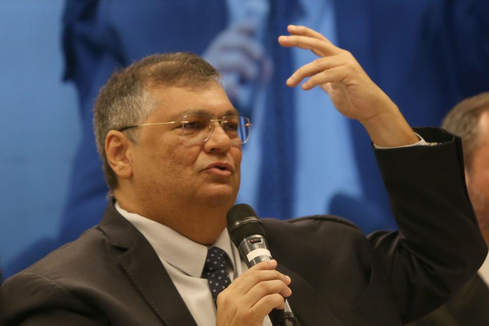 Nikolas Ferreira e Flávio Dino causam bate-boca na Câmara