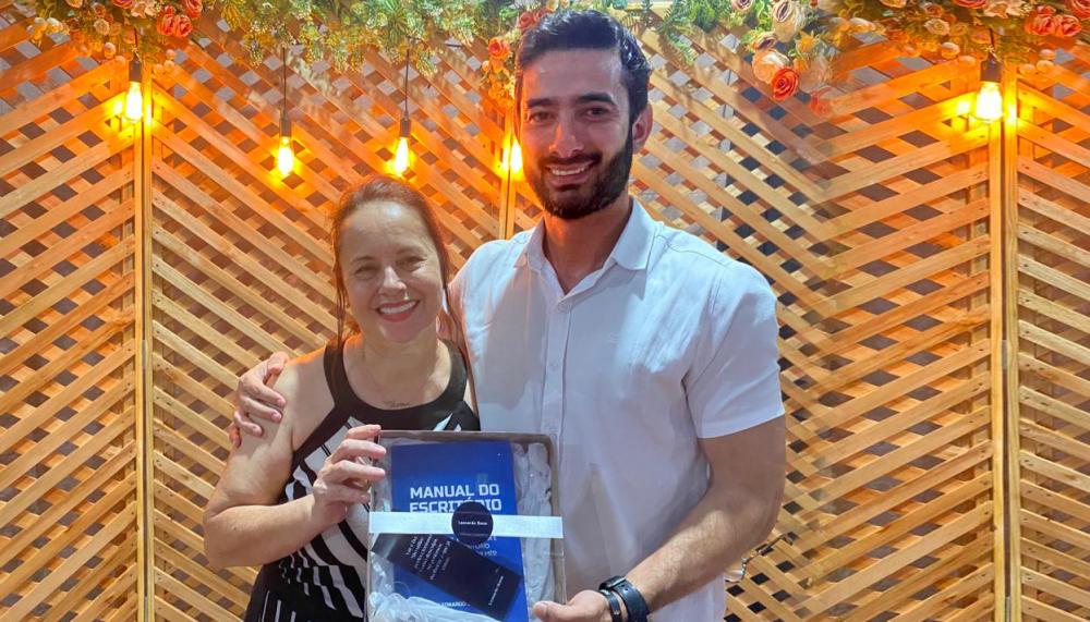 Alunos do Centro de Ensino Médio de Taquaralto lançam livro de poemas em café literário