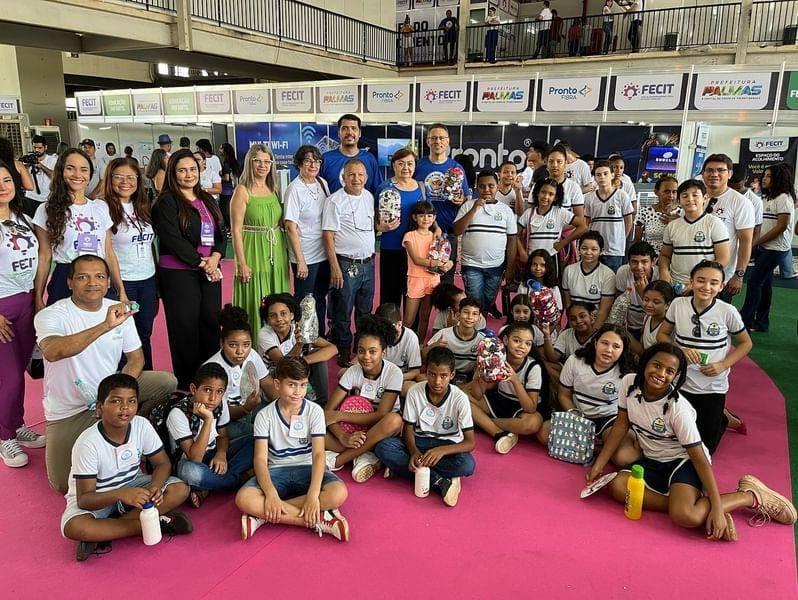 Recicla Kids entrega cerca 320.000 tampinhas de garrafas pet à Associação do Hospital do Amor de Palmas