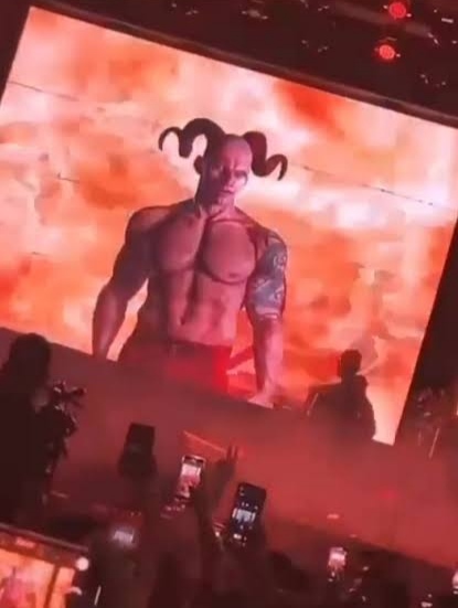 Imagem diabólica em show de Léo Santana causa polêmica nas redes sociais