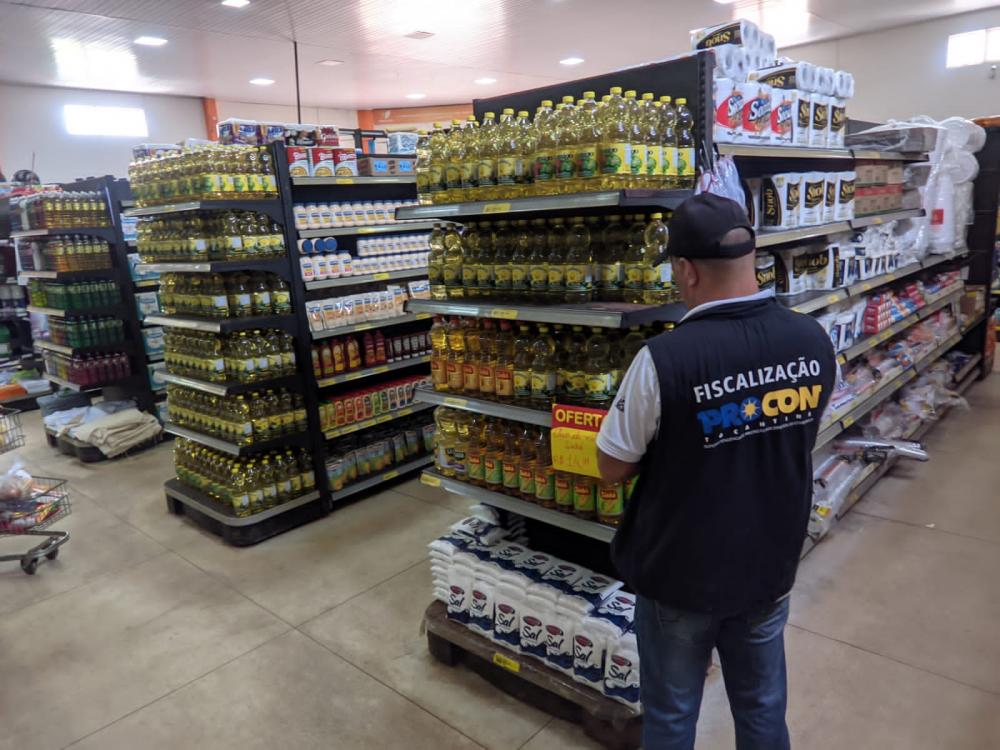 Pró-Consumidor: Procon Tocantins apreende mais de 500 produtos vencidos em Araguacema