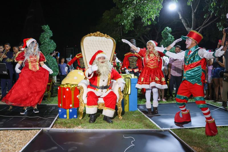 Palmas se ilumina as luzes do Natal Cidade Encantada