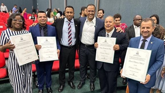 Vereador Daniel Nascimento entrega títulos de cidadãos palmenses em noite de homenagens