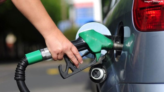 Consumidores reclamam do aumento de quase 10% no preço da gasolina em postos da capital