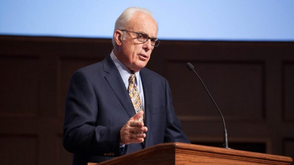 Pastor John MacArthur enfrenta problemas de saúde e igreja pede orações