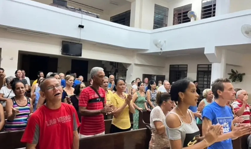 Mais de 4.000 pessoas aceitam Jesus em evento evangelístico em Cuba