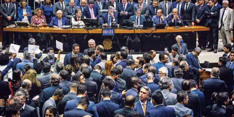 Deputados reagem a veto de Lula em emendas no Orçamento