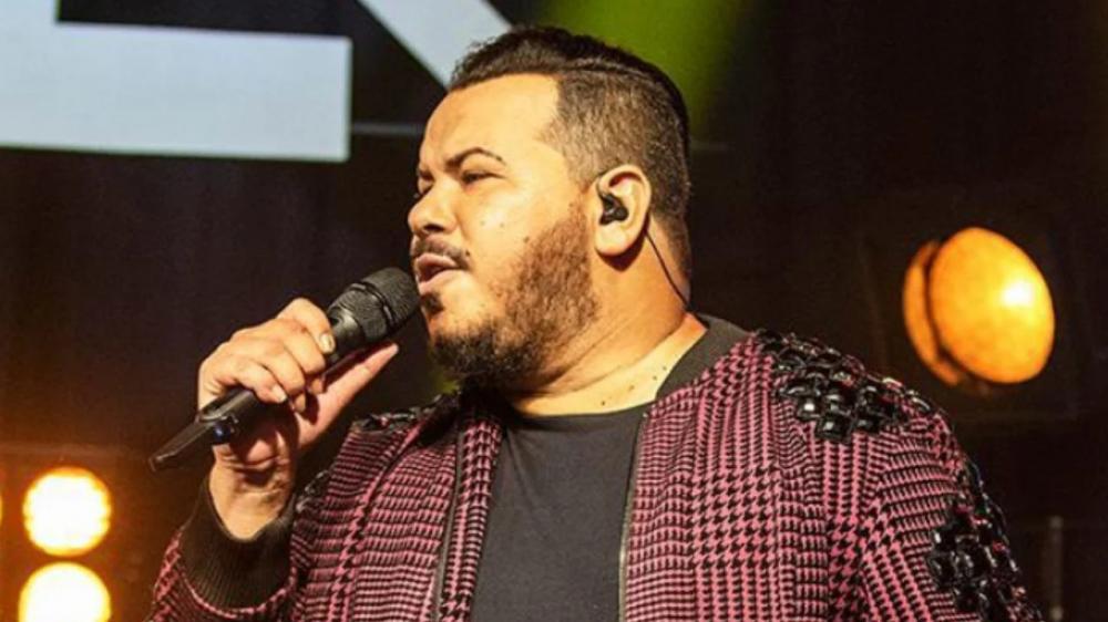 Morre cantor Renatinho vocalista do Bokaloka, após sofrer infarto durante show no Rio