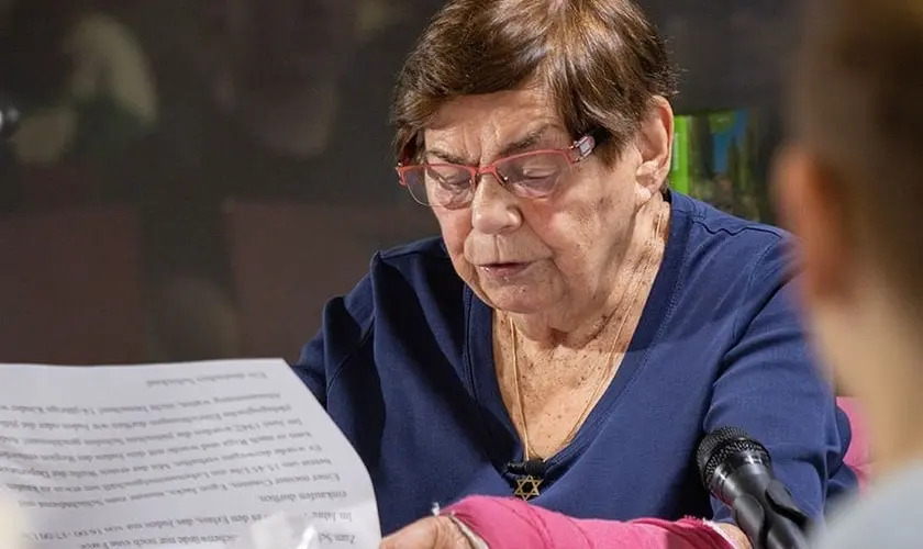 80 anos após Holocausto, 245 mil judeus sobreviventes ainda estão vivos