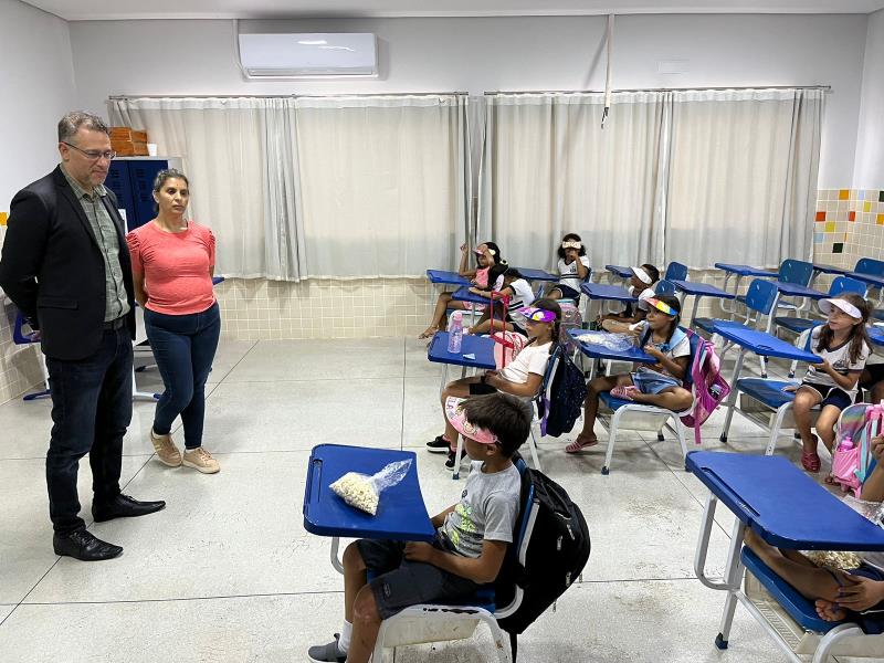 Volta às Aulas: secretário professor Fábio Chaves visita unidades educacionais e dá boas-vindas à comunidade escolar