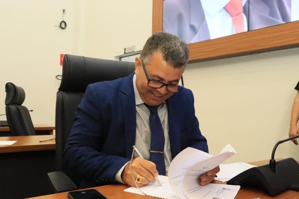 Vereador Folha solicita limpeza e roçagem para o Cras do setor Jardim Taquari