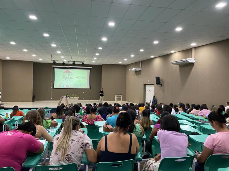 Programa é voltado para formação de servidores públicos e executado em parceria com os estados, municípios e universidades