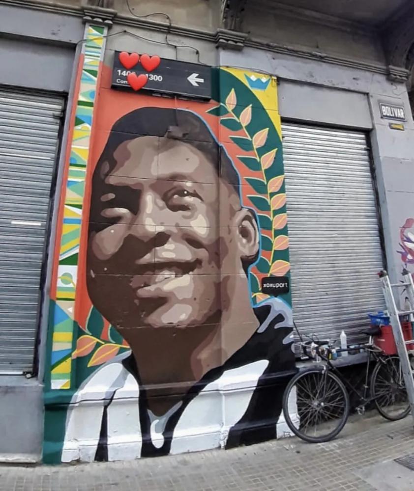 Pelé recebe homenagem em tradicional bairro de Buenos Aires