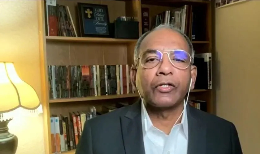 Professor que foi demitido por ensinar que ‘cromossomos determinam o sexo’ voltará a lecionar