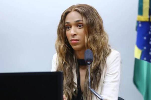 Deputada pede investigação por estadia de Bolsonaro em SP