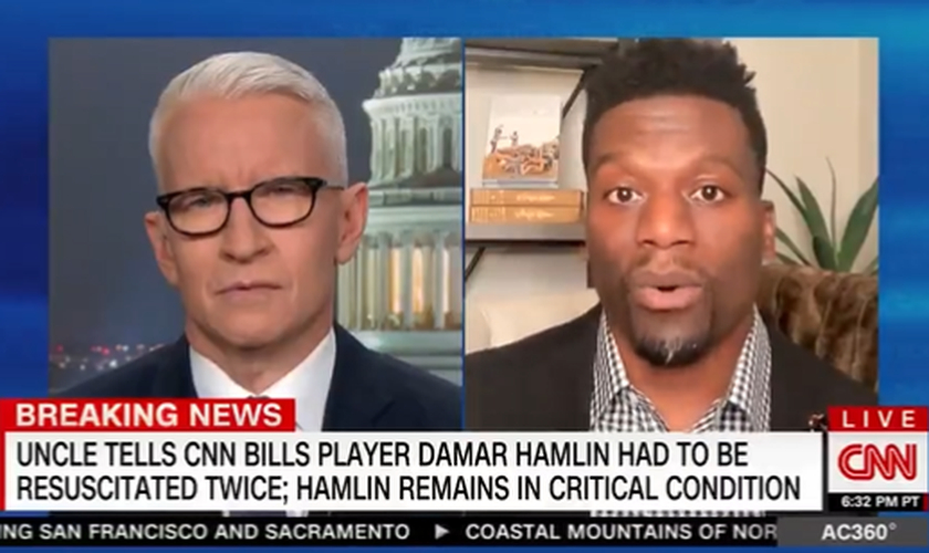 O ex-jogador Benjamin Watson da NFL, prega o Evangelho durante sua participação ao vivo na CNN
