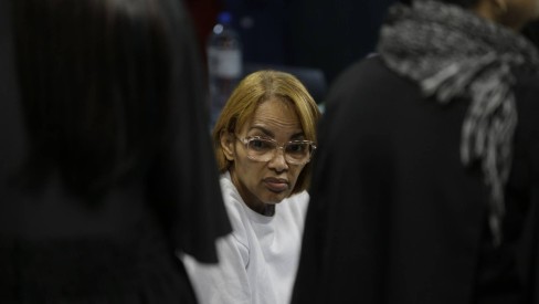 Ex-deputada Flordelis está sofrendo desmaios e convulsões constantes