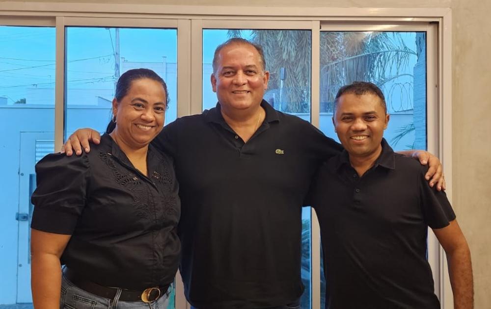 Senador Eduardo Gomes discute composição partidária com líderes municipais do Tocantins