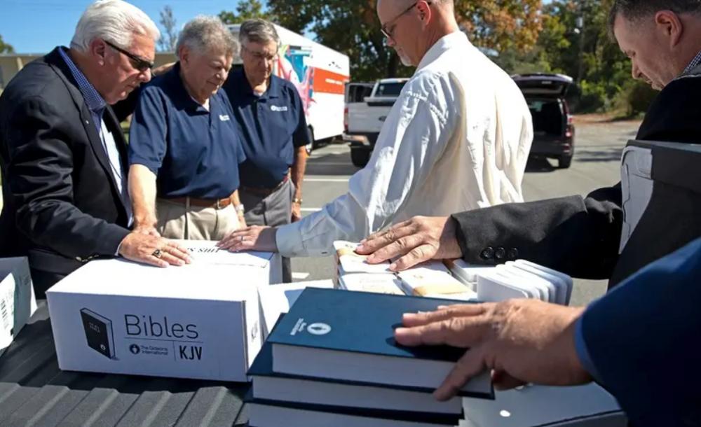 Gideões são impedidos de distribuir Bíblias em hospitais dos EUA