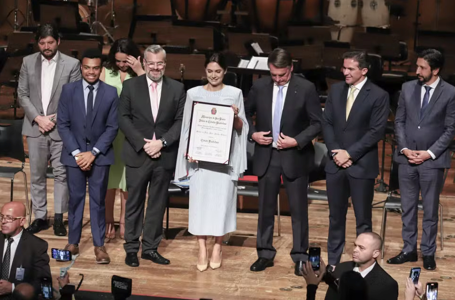 Michelle Bolsonaro é homenageada no Theatro Municipal de São Paulo