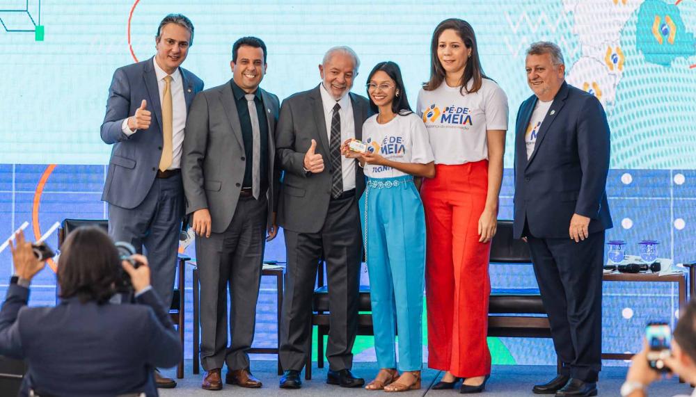 Governo do Tocantins adere ao programa Pé-de-Meia e mais de 19 mil estudantes do ensino médio são beneficiados no estado