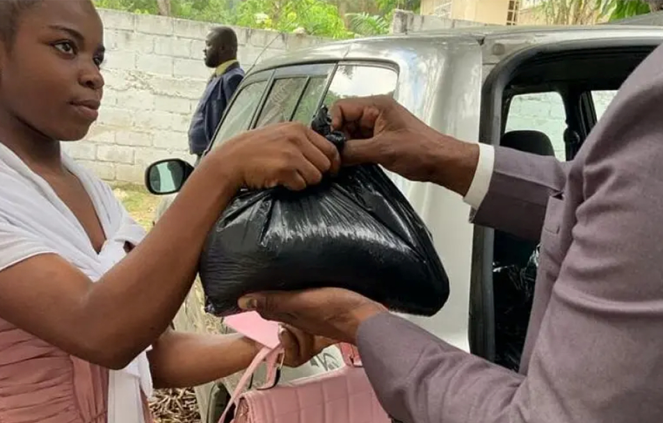 Missão busca distribuir alimentos, em meio ao caos no Haiti